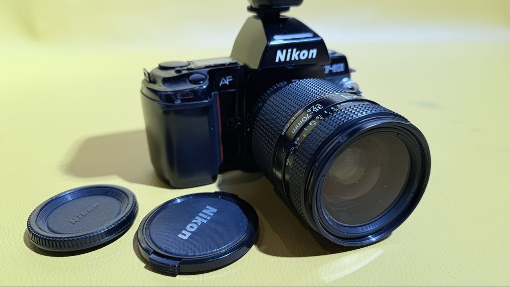 Camera Nikon F801 + objetiva + flash