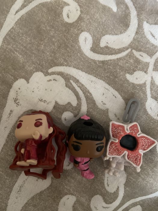 Игрушки с киндера Очень странные дела