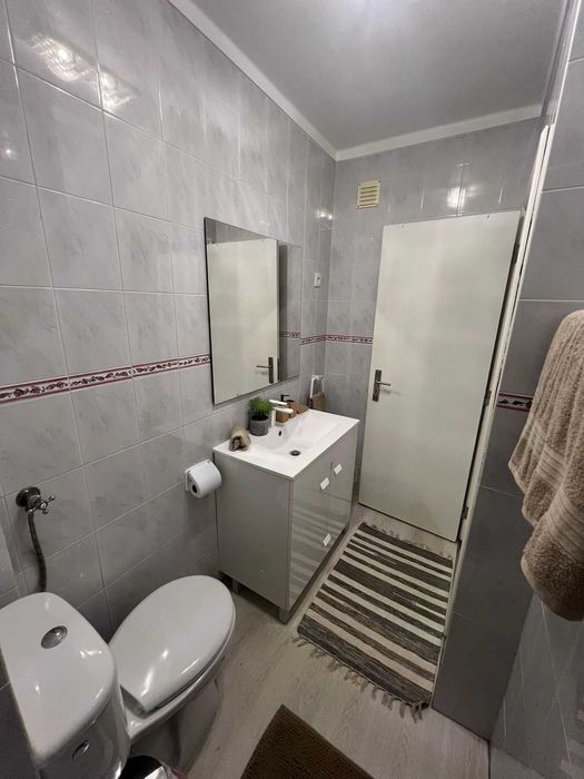 Quarto para arrendar com frigorífico e móveis novos