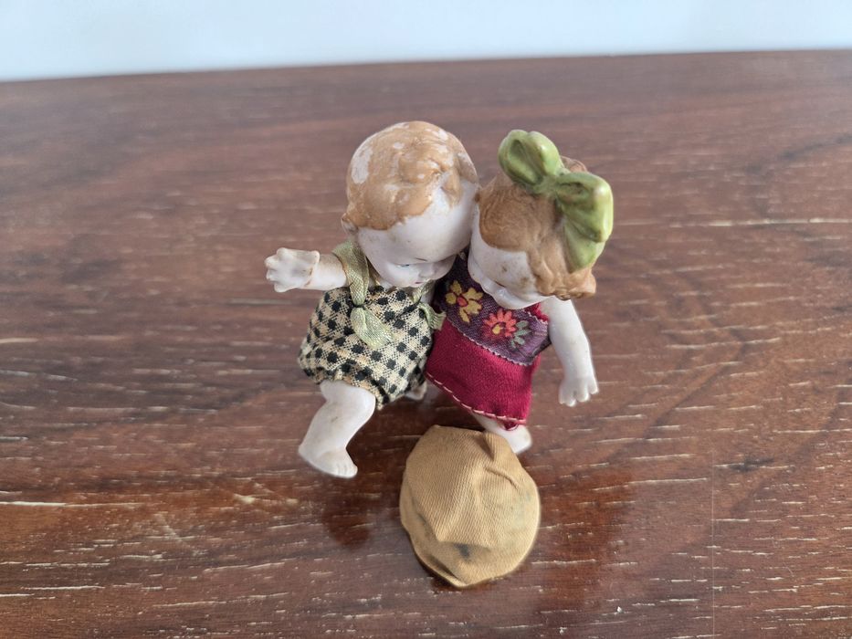 Escultura antiga em biscuit