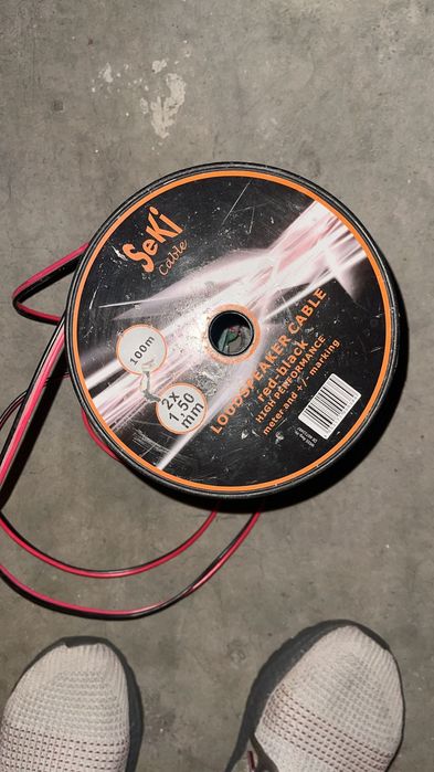 Vendo rolo de fio para som