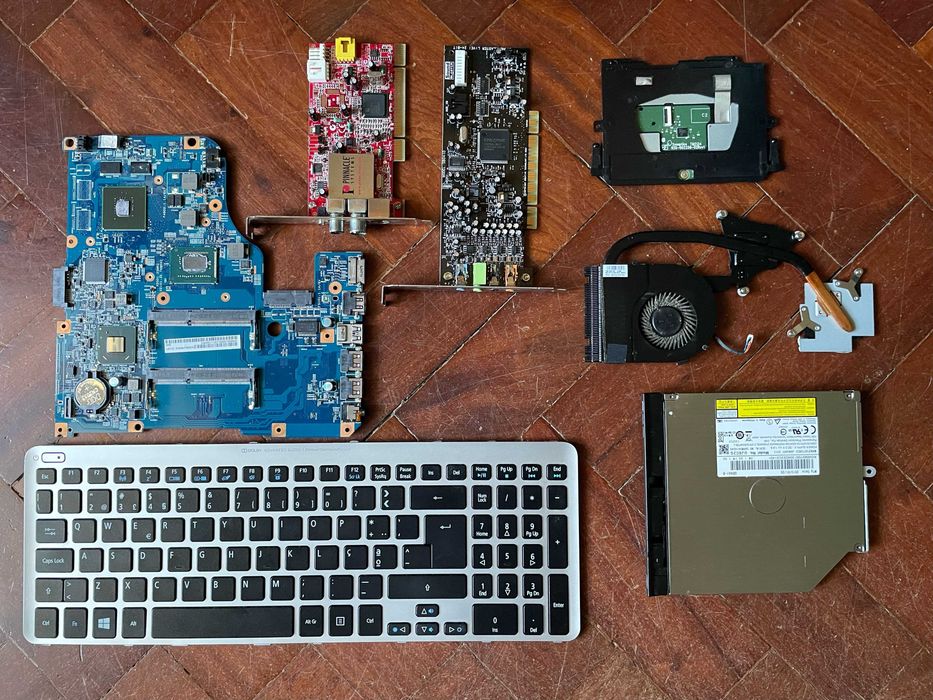 RAM, Monitor, Comando TV, Teclado, Placa Som/TV, Leitor CD, Peças PC