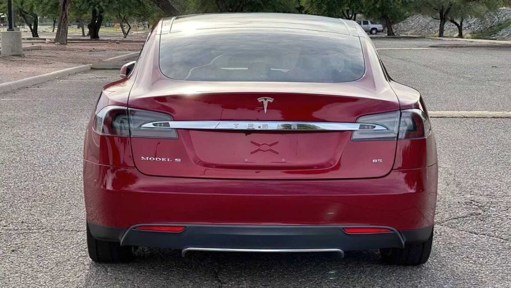 Tesla Model S 85      2014