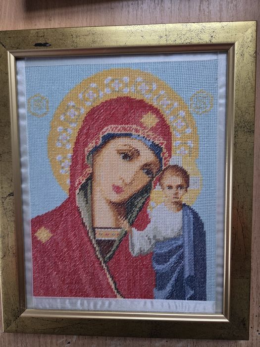 Дві вишиті ікони в рамках