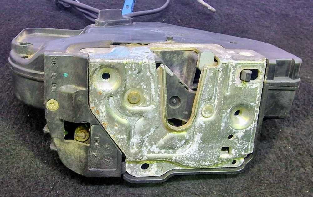 Fechadura / Fecho Porta Frente Direito MERCEDES-BENZ C-CLASS (W203) ano 2005