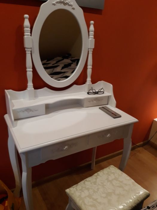 Toaletka i taborecik