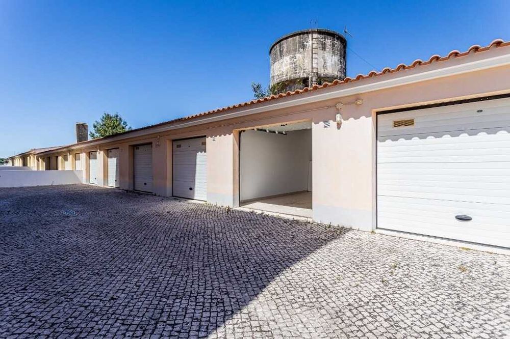 Imovel em Almeirim, T3 recente, coz semi eq. com garagem