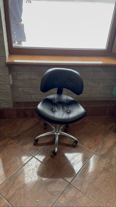 Уцінка -20 відсотків на все Меблі з перукарні.світильники від павербан