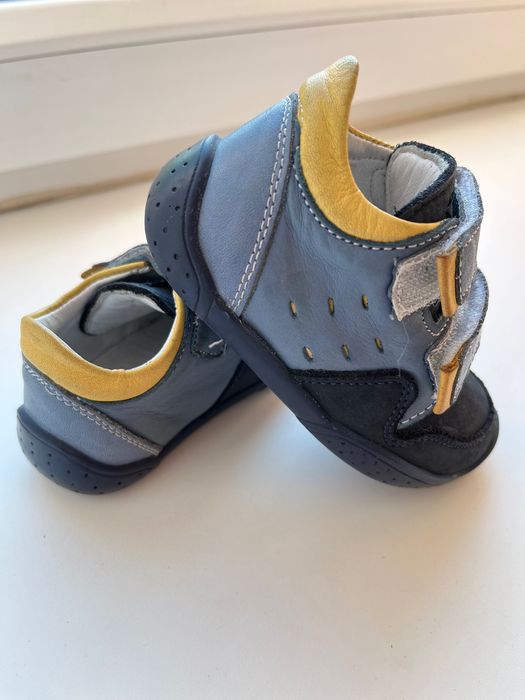 Дитячі кросівки фірми Perlina