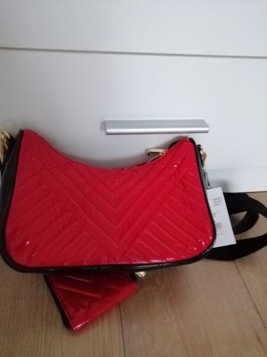 Torebka lakierowana czerwona złoty łańcuszek portfel
