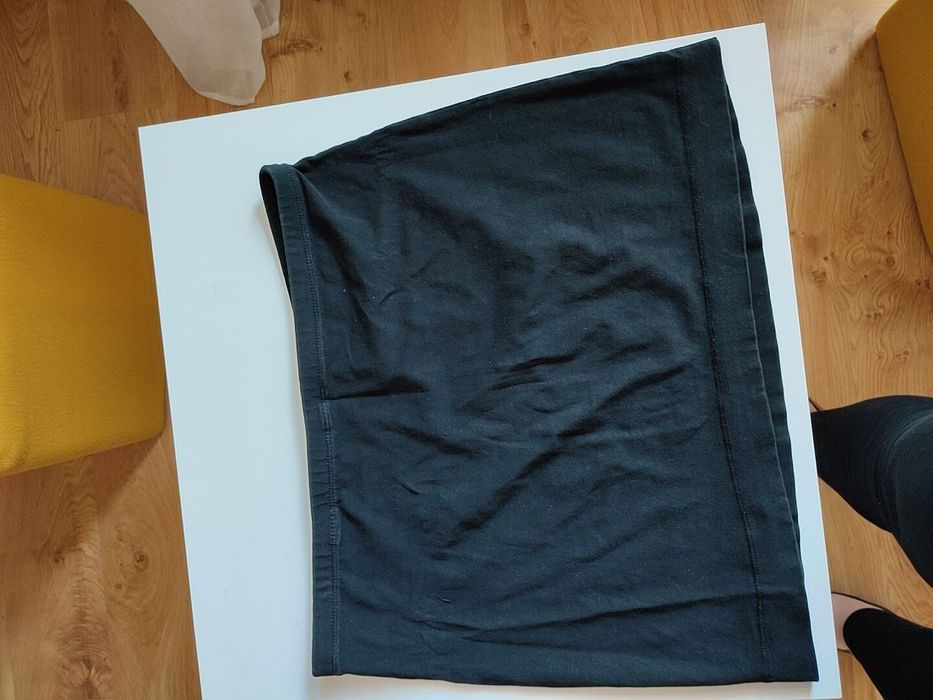 Czarna spódniczka mini na gumce