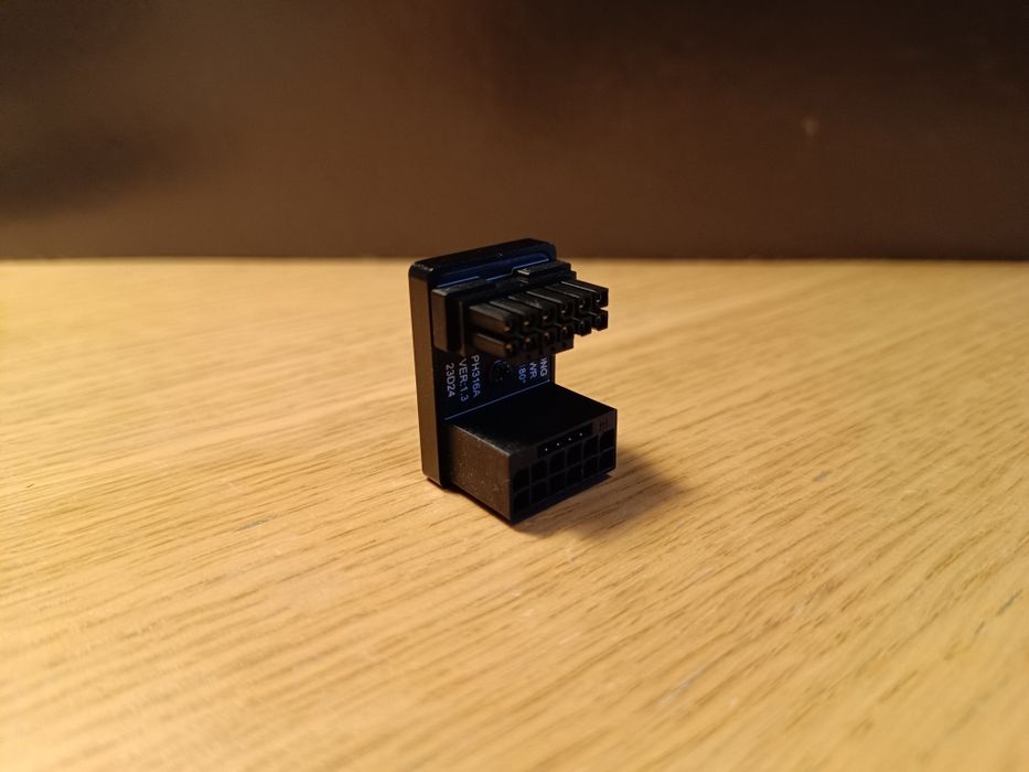 12 VHPWR adapter 180 stopni