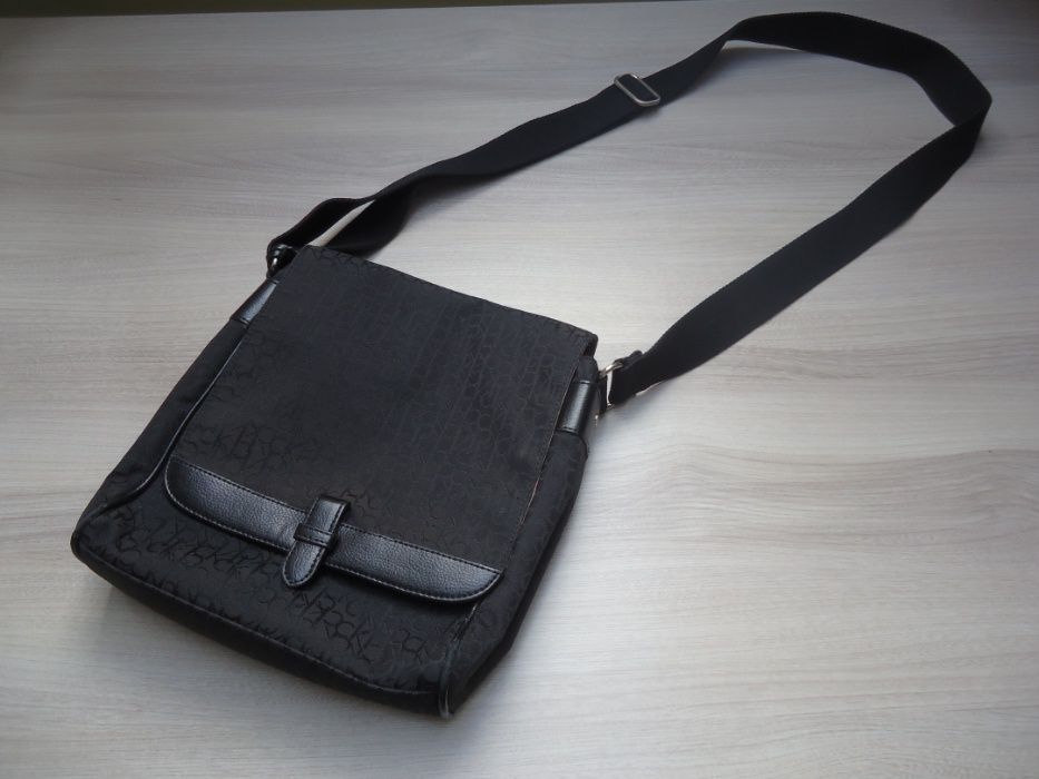 torebka Calvin Klein czarna listonoszka