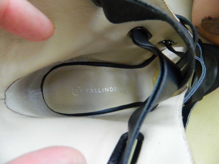 czarne szpilki Tallinder gothic paski 41