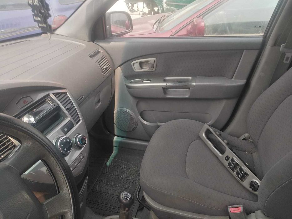 PARA PEÇAS Kia Carens II 2.0 Crdi de 2002 com 113 cv