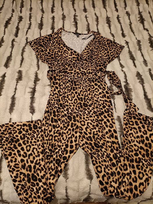 Kombinezon w panterkę