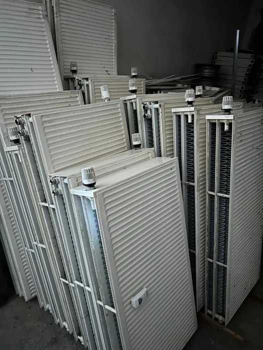 Grzejnik C33 60x130 z termostatem i wieszakami