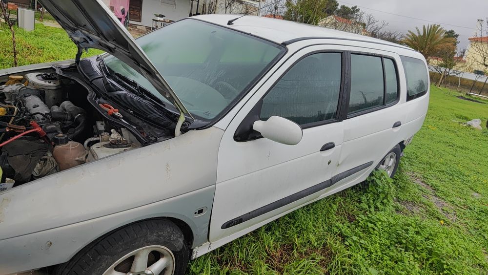 Muito material de Peças para Renault Megane