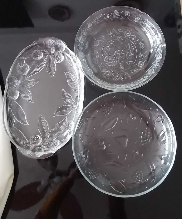 Travessas variadas de vidro