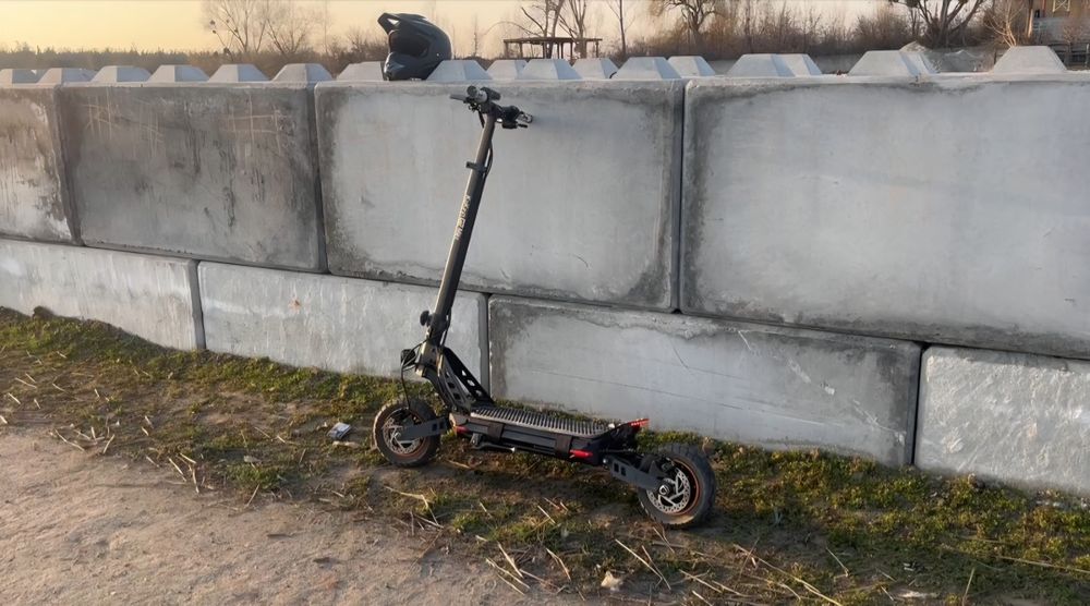 Продам електро самокат  KuKirin g2 max