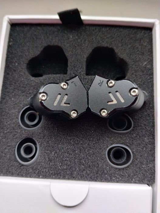 Słuchawki iem RevoNext Qt2