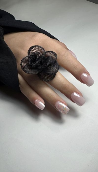 Paznokcie hybrydowe, żelowe, formy, manicure