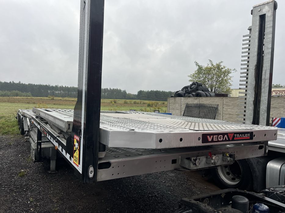 Naczepa do przewozu  samochodow do wynwajecia Vega Trailer