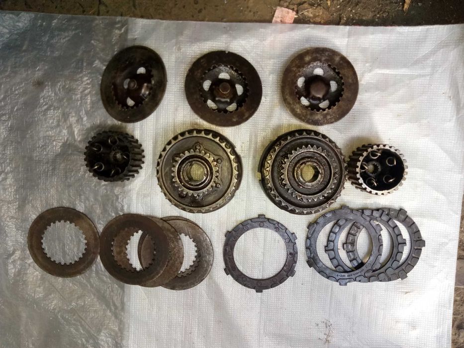 Запчасти скутера китайского б/у. Вариатор. Коммутатор. Катушка.