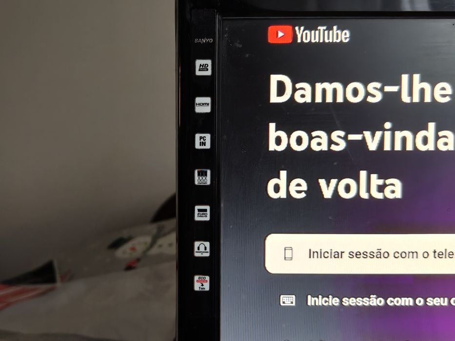 TV  pequena com HDMI