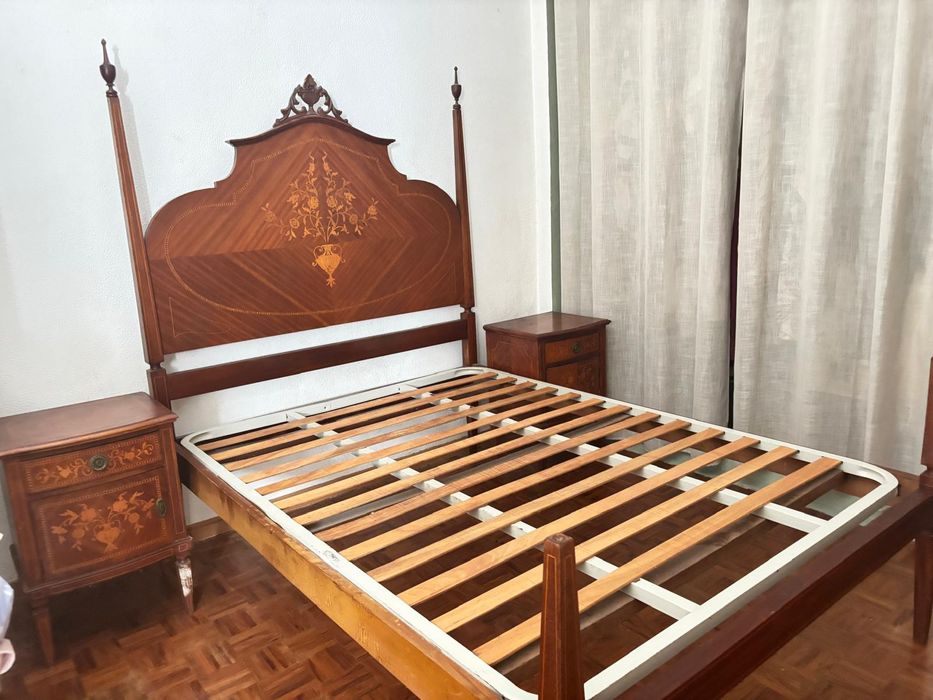 Cama de madeira classica