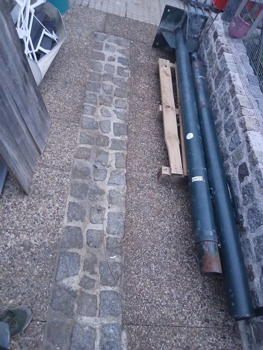 Vendo poste ferro  quatro metros