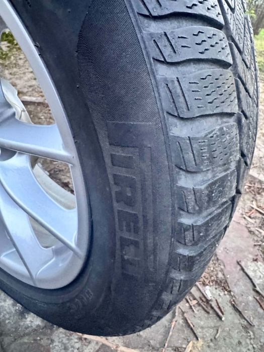 Alufelgi z oponami zimowymi BMW