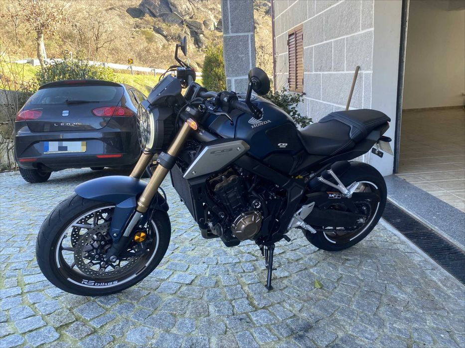 Honda CB650R em excelente estado!