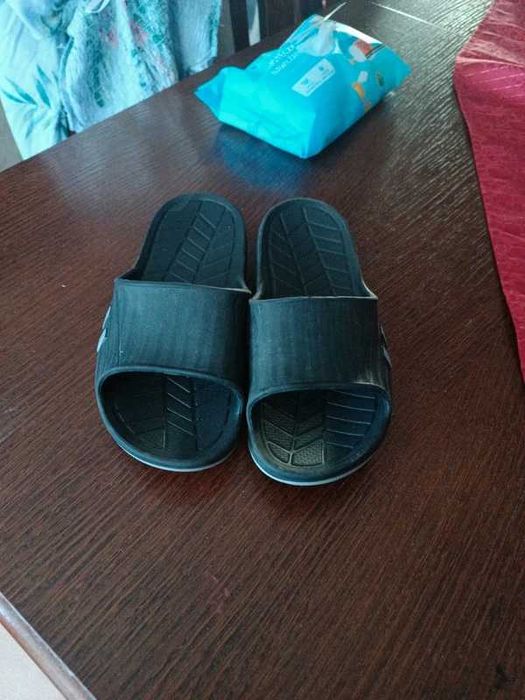 Klapki Hummel czarne