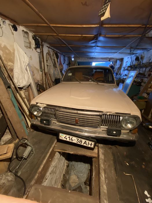 Автомобіль Волга - 24