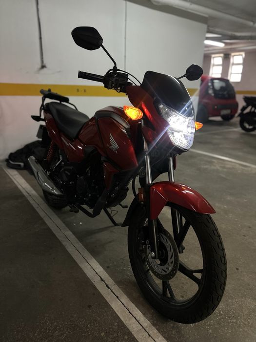 Moto Honda CB125F - Como Nova