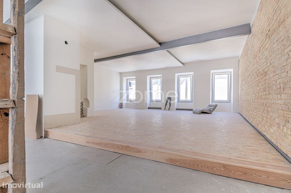 Loja 130m², estrategicamente localizado na Rua de Alcântara