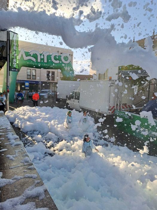 festa da espuma/ canhão de espuma/insufláveis com agua/aquáticos