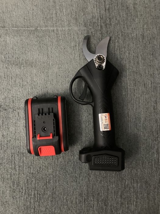 Tesoura de Podar Bateria alta potência 36 Volts - Corte 4,3cm (NOVA)