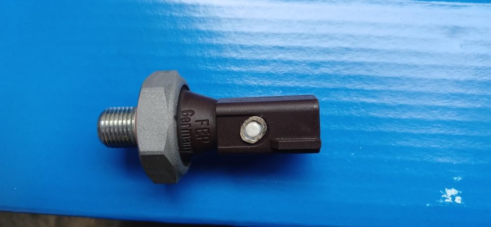 Датчик тиску оливи Passat B7 2.5NMS