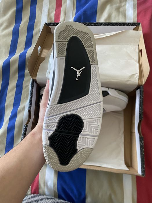 Air Jordan 4 Brancos e Pretos 43
