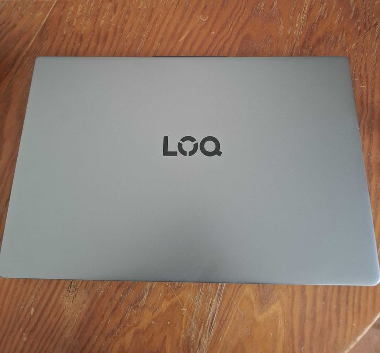 Portátil Lenovo LOQ Gaming Essential