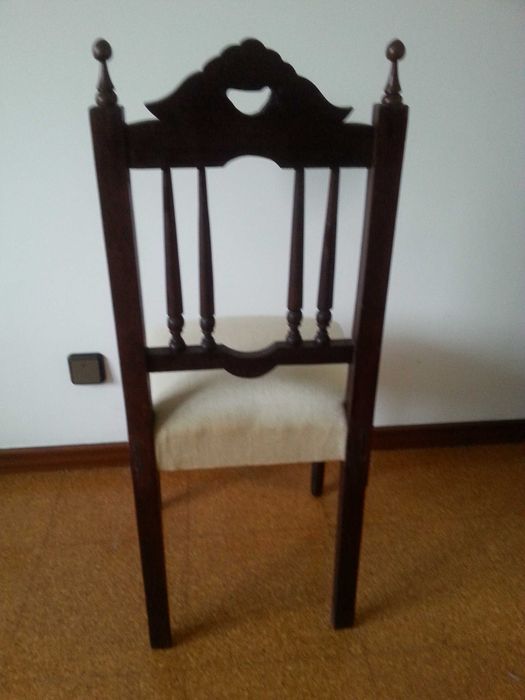 Cadeira em Madeira Almofadada