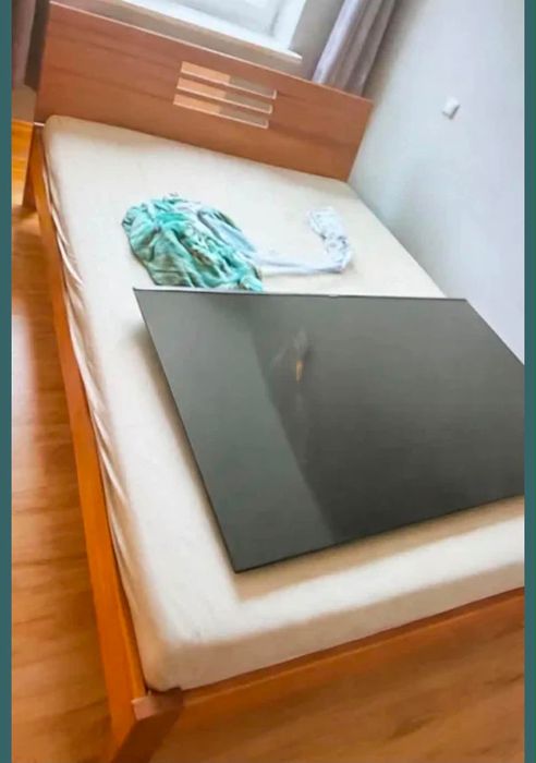 Łóżko z litego drewna