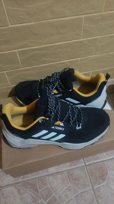 Продам кросівки чоловічі Adidas