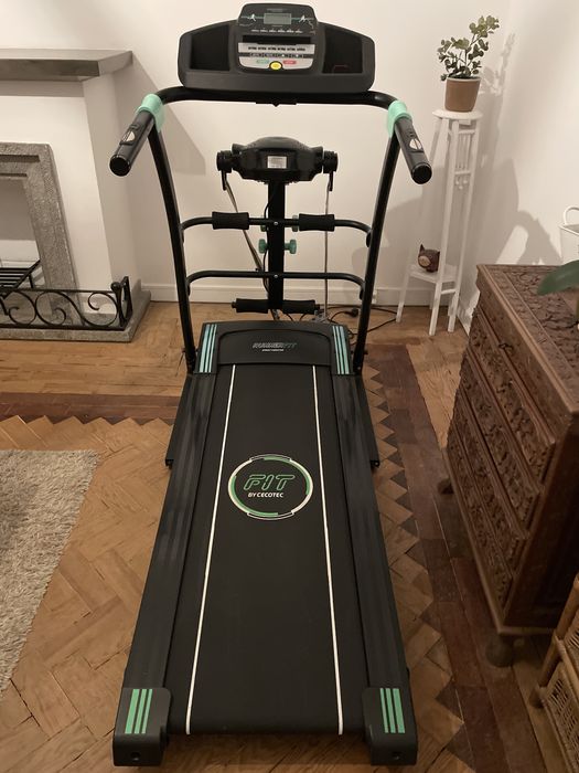 Treadmill with massage system451667669864960000