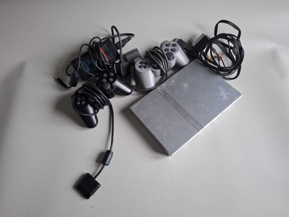 Konsola PlayStation 2 komplet z padami