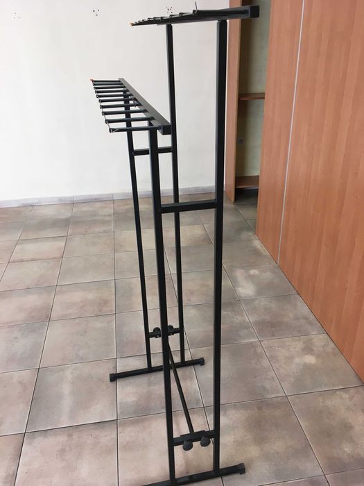 Stojak na paski - wyposażenie skelpu