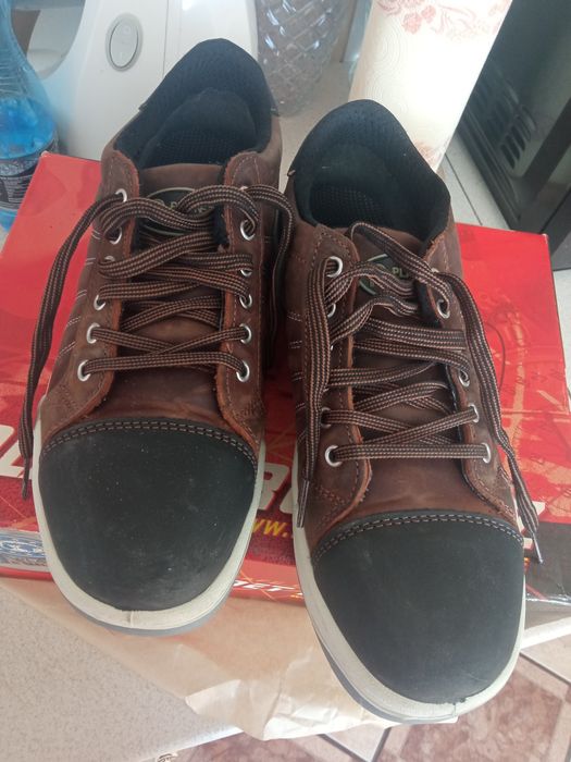 Buty męskie . ..