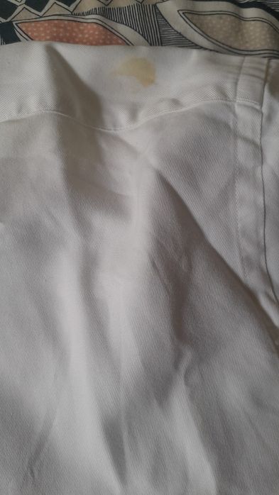Dou 5 camisas brancas